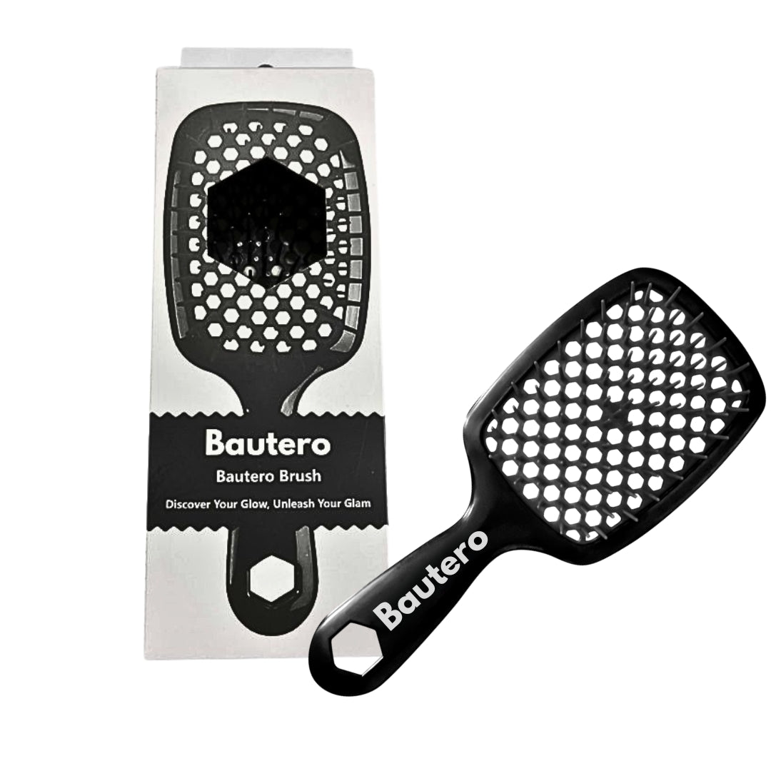 Bautero-Brush-in-juni-midnight-black-with-packaging-designed-for-detangling-curly-hair.